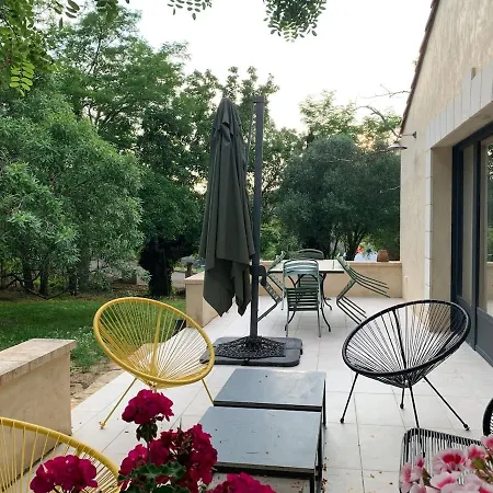 Maison Neuve De Plain Pied Au Cœur D'un Jardin Arboré
