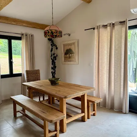 Hébergement de vacances Maison Neuve De Plain Pied Au Cœur D'un Jardin Arboré