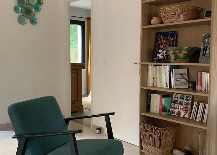 Maison Neuve De Plain Pied Au Coeur D'un Jardin Arbore *