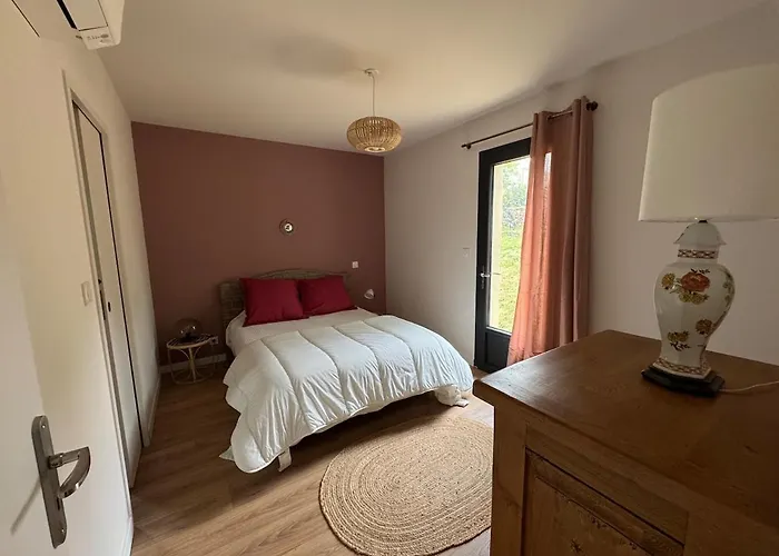 בית נופש Maison Neuve De Plain Pied Au Coeur D'un Jardin Arbore Saint-Hippolyte-de-Montaigu